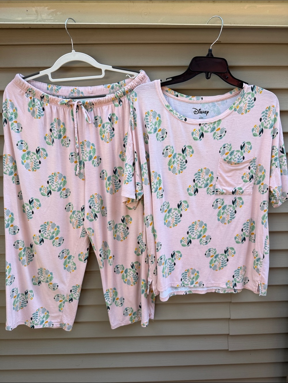 Disney 2 Piece Capri Pajama Set Mickey Mouse Pink Size M ( would fit L) - Picture 7 of 14